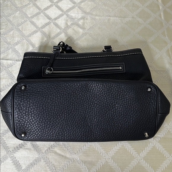 Elegant COACH Black Leather Tote Bag - Picture 8 of 11
